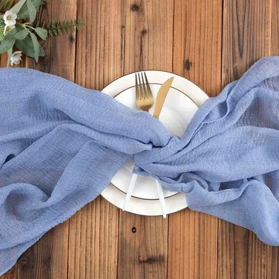 Immagine prodotto di Tovaglia in chiffon blu 3 m x 80 cm con motivo decorativo a quadri, dall'aspetto elegante