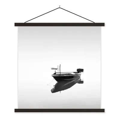 Produktbild von MuchoWow® Textilposter Boot in ruhigem Wasser schwarz und weiß drucken 120x120 cm mit schwarzem Rahmen - Aufhängungsset