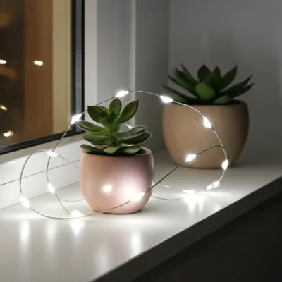 Produktbild von Lichter Silberdraht - Indoor Deko mit 20 hell-weissen LEDs - Batteriebetrieben 1,5V - 95 cm Länge - Dünne Lichterkette für Weihnachtsschmuck & ganzjäh