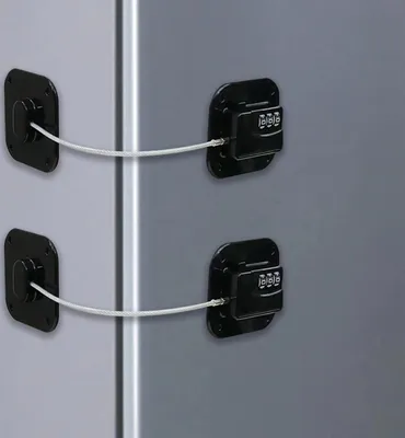 Produktbild von 2 x Kühlschrank Schloss mit Code ohne Bohren für Kinder unter 5 Jahren, Geeignet für Kühlschränke, Waschmaschinen, Schränke, Kleiderschränke, Toiletten, Weinkühler, Fenster (Schwarz)