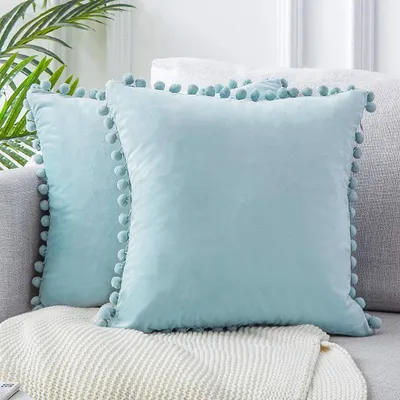 Produktbild von 2er Set Samt Kissen mit Pompons Einfarbig Kissenbezüge Dekorative Kissenhülle Kopfkissen Sitzkissen Dekokissen Couchkisen für Sofa Schlafzimmer Büro Auto 45X45cm Wasserblau (ohne Kissenkern）