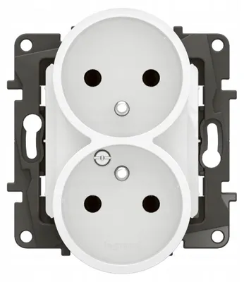 Produktbild von Legrand Niloe Steckdose 2x2P+Z Unterputz Weiß