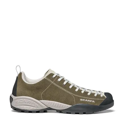 Mojito Lifestyleschuh von Scarpa in olivgrün mit grauen Schnürsenkeln und schwarzer Gummisohle.