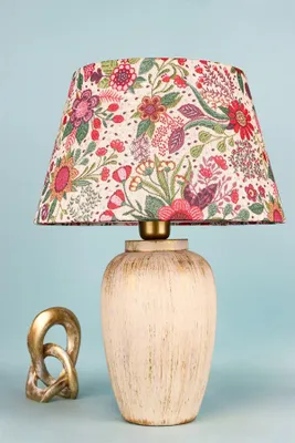 Produktbild von Opviq, Hochwertige Tischlampe, Ecru, Keramikkörper mit Samtkappe, Ø35 h:20 cm, Höhe: 50 cm, Kabel: 150 cm, E27 Fassung, Max 40 W, Boho-Rustikal, IP20, ohne Glühbirne.