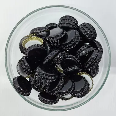 Produktbild von 100 x Kronkorken 26mm - Kronenkorken mit Kunststoffeinlage - Bierkapsel für Bierflaschen Limonadeflaschen SCHWARZ