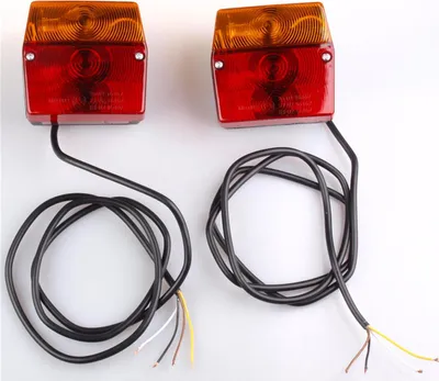 Produktbild von Dreikammerleuchten Rückleuchten Satz inkl. 1,3 Meter Kabel und Leuchtmittel