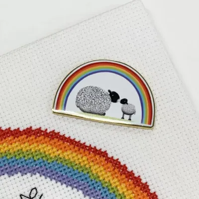 Zdjęcie produktu dla Bothy Threads Needle Minder Magnet "A mothers Love", XA17, 4,5x2,7cm
