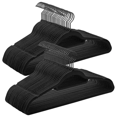 Immagine prodotto di SONGMICS, appendiabiti in velluto, set da 50 pezzi, antiscivolo, con piccola barra per cravatte, gancio girevole a 360°, spessore 0,6 cm, salvaspazio, lunghezza 43,5 cm, ideale per cappotti, pantaloni, colore nero, modello CRF021B02
