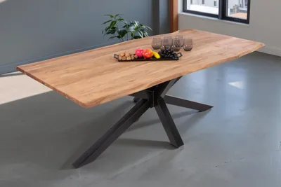 Produktbild von Baumkantentisch 120 x 80 cm Dana, massiver Esstisch Eiche, Esszimmertisch mit schwarzem Spider-Gestell aus Metall, echte Baumkante, pflegeleichter Holztisch