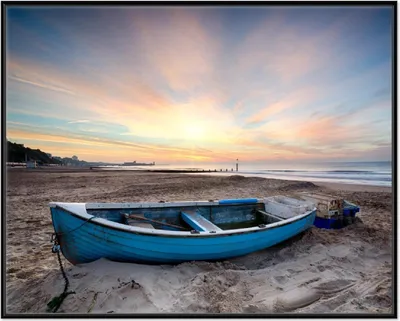 Produktbild von Wallario Wandbild Fischerboot am Strand bei Sonnenuntergang, Größe: 40,30 x 50,30 cm, Poster mit schwarzem Aluminiumrahmen