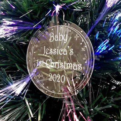 Produktbild von Weihnachtskugel mit Gravur Baby's erstes Weihnachten - Personalisierte Baumdekoration