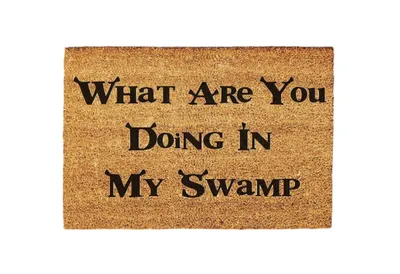 Produktbild von What Are You Doing In My Swamp Fußmatte | Inspiriert von Shrek | Lustige Fußmatte | Einweihungsgeschenk | Fußmatte für draußen | Hochzeitsgeschenk