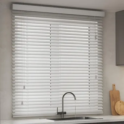 Produktbild von KAYA Jalousie in Holzoptik 35 mm, 130 x 175 cm, weiß feuchtigkeitsbeständig, kindersicher & langlebig Victoria M.
