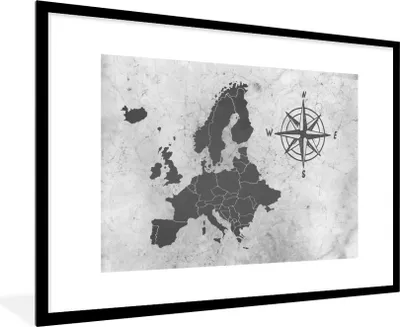 Produktbild von MuchoWow® Gerahmtes Poster Vintage Eurocard mit großer Kompassrose - schwarz und weiß 90x60 cm - Poster mit Schwarzem Bilderrahmen Wandposter Rahmen Foto Bilder - Wanddekoration - Fotos