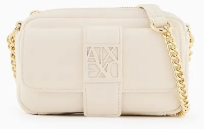 Immagine prodotto di Armani Exchange, borsa da donna Susy, modello Essential, realizzata con materiali sostenibili, morbida, con tracolla a catena