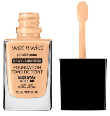 Zdjęcie produktu dla wet n wild Photo Focus Foundation DEWY, Butelka, Płynny, Skóra sucha, Skóra normalna, Nawilżający, Odcień medium skin, Neutralny