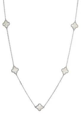 Imagen del producto de Precioso collar de plata con un trébol de cuatro hojas y perlas, modelo 12150.1