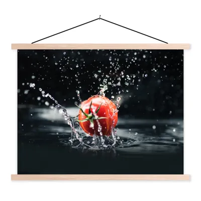 Produktbild von MuchoWow® Textilposter Tomate - Gemüse - Stilleben - Wasser - Rot 120x90 cm mit holzfarbenen Rahmen - Magnetisch