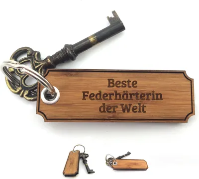Produktbild von Mr. & Mrs. Panda Schlüssel Anhänger Federhärterin - Bambus - Geschenk, Schenken, Bachelor, schutzengel, Glücksbringer, Gravur, tasche, für, Geschenke, Berufsschule