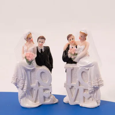 Produktbild von Hochzeitsfigur Liebespaar Braut und Bräutigam mit Love Schriftzug sortierter Artikel