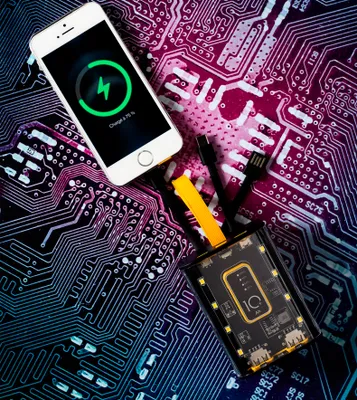 Produktbild von Tragbarer 10000-mAh-Akku und Kabel
