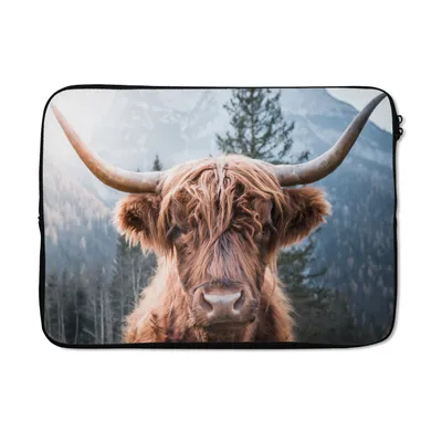 Produktbild von MuchoWow® Laptop Hülle 14 ZollSchottischer Highlander - Berge - Porträt Laptoptasche - Laptoptasche - Stoßsicher - Schutzhaube