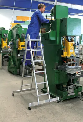 Produktbild von Günzburger Steigtechnik Vielzweckleiter 4tlg. mit nivello-Traverse 4 x 4 Sprossen - 011111
