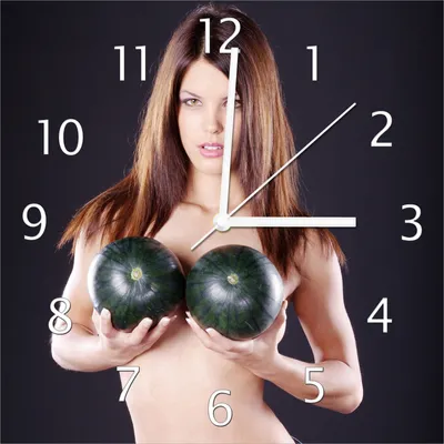 Produktbild von Wallario Design Wanduhr Schöne halbnackte Frau mit Melonen aus Echtglas, Größe 30 x 30 cm