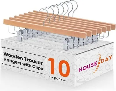 A set of wooden trouser hangers with clips is displayed on top of a product box.