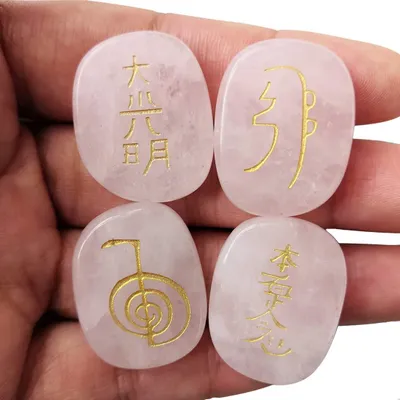 Image de Ensemble de 4 pierres de quartz rose pour les chakras