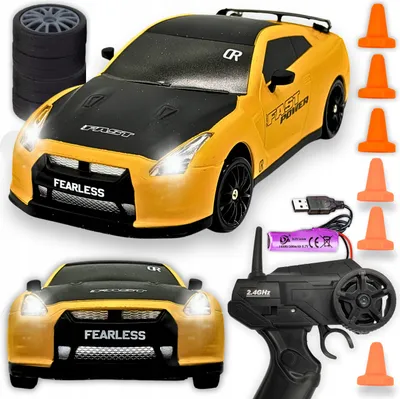 Zdjęcie produktu dla Samochód terenowy z napędem na wszystkie koła, sterowany pilotem, model Nissan GT-R, zasilany akumulatorem, pilot o częstotliwości 2,4 GHz