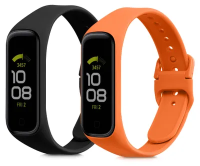 Produktbild von kwmobile 2x Uhrenarmband für Samsung Galaxy Fit 2 Armband - Fitnesstracker Band Set aus TPU Silikon - Ersatzarmband Smartwatch - Schwarz Orange
