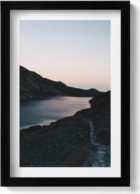 Produktbild von See und Berge– Wandbild mit Rahmen – Gerahmtes Bild  – Wanddekoration – 20x30 cm – Schwarz