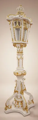 Produktbild von Pompöös by Casa Padrino Barock Laterne Creme / Gold - Pompööse Barock Stehleuchte designed by Harald Glööckler