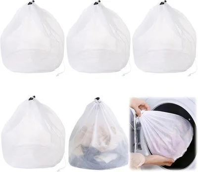 Zdjęcie produktu dla Siatka do prania – biała – 30 x 40 cm – Delikatna siatka do prania z zatrzaskiem na sznurek – idealna do delikatnych ubrań