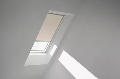 Obrázek produktu pro Zatemňovací roleta na střešní okno VELUX elektrická DML M10 1085K béžová