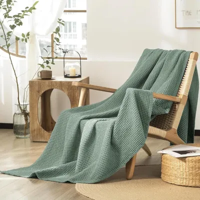 Produktbild von 100% Baumwolldecke 130 x 150 cm, Weiche und Atmungsaktive Tagesdecke mit Waffelmuster, Ideal als Sofadecke und für das Wohnzimmer