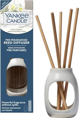 Produktbild von Yankee Candle Pre Fragranced Reed Kit Earthenware Fluffy Towels