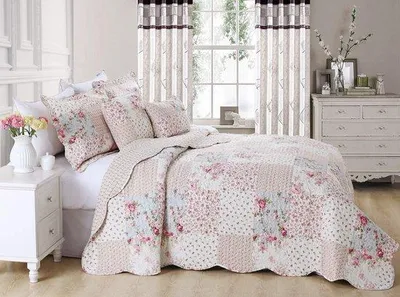 Produktbild von Unyqoos® Tagesdecke Landhaus-Patchwork mit Rosenmotiv – wattierter Bettüberwurf 140 x 210 cm, 100% Polyester, pflegeleicht,  100