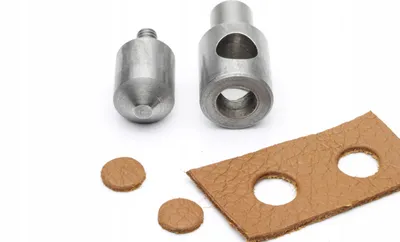 Immagine prodotto di Punzoni e utensili da taglio da 14 mm per il rivettatore di una pressa per cuoio. I più grandi