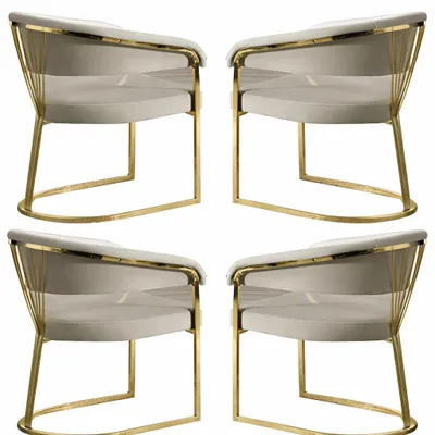 Image de 4 chaises élégantes avec un revêtement en tissu blanc et une structure dorée
