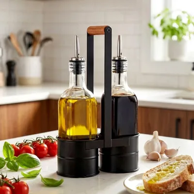 Produktbild von Set aus zwei Glasflaschen (150 ml) für Öl und Essig mit Ständer