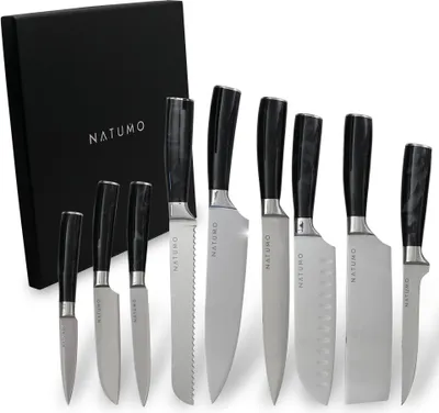 Produktbild von NATUMO Küchenmesser Set 9-teilig. HRC 56+ scharfes Messerset Profi in Damast-Optik aus Allzweckmesser, Fleischmesser, Gemüsemesser, Santoku Messer, Chefmesser (Schwarz)