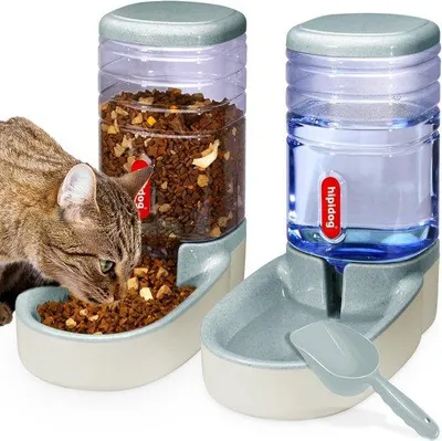 Produktbild von Famanu Futter- und Wasserspender für kleine und mittlere Haustiere 3,8L - Reisefutter- und Wasserspender für Hunde und Katzen - Grau