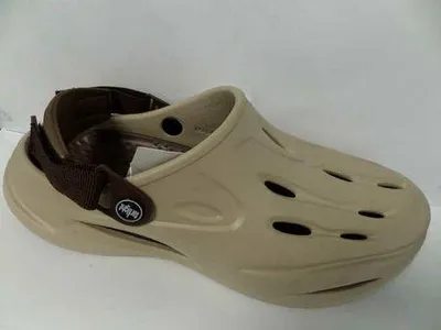 Produktbild von Clog aus Synthetik in Beige mit Klettverschluss, absatzlos, als Hausschuh