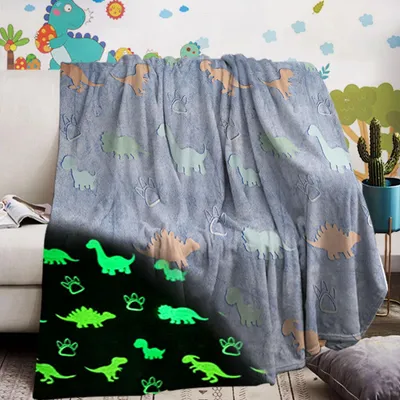 Produktbild von Kuscheldecke Dinosaurier, leuchtet im Dunkeln, 150 x 200 cm