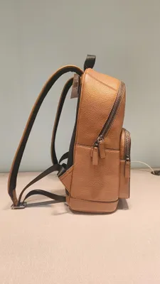 Produktbild von Rucksack für Herren, aus Rindsleder, Marke Michael Kors, Farbe Schwarz. Mit Reißverschluss und einer Fronttasche