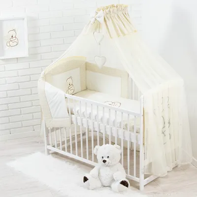 Produktbild von Babybettwäsche Komplettset 10 Teilig ohne Bett für Bettchen in Größe 70x140 aus 100% Baumwolle bestickt mit einem Teddybär mit Herz inkl. Moskitonetz Hellbeige