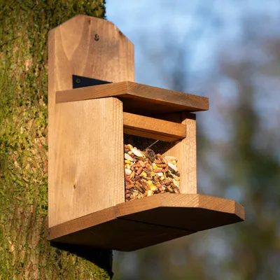 Produktbild von dobar Eichhörnchen-Futterstation "Pärnu" zum Aufhängen in Braun, 24x12x28 cm