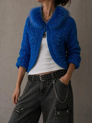 Produktbild von 106037 Passport Damen Cardigan Blau Gr. 42 – 100% Racoon, mit abnehmbarem Fellkragen